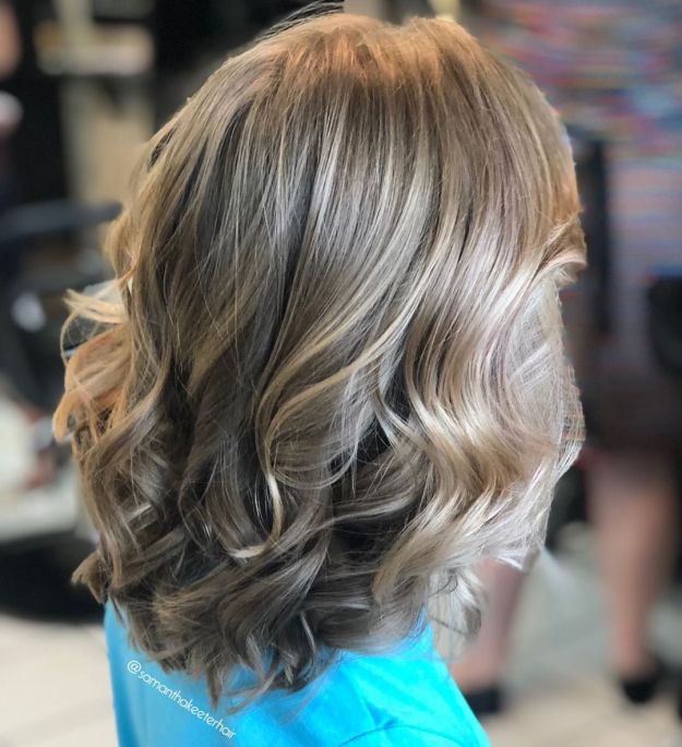 Medium Curled Ash Blonde Hairstyle